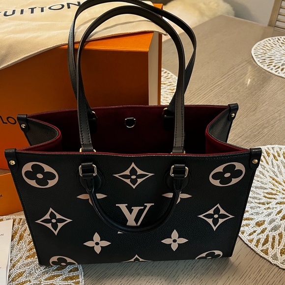 Louis Vuitton OnTheGo MM - Picture 6 of 10